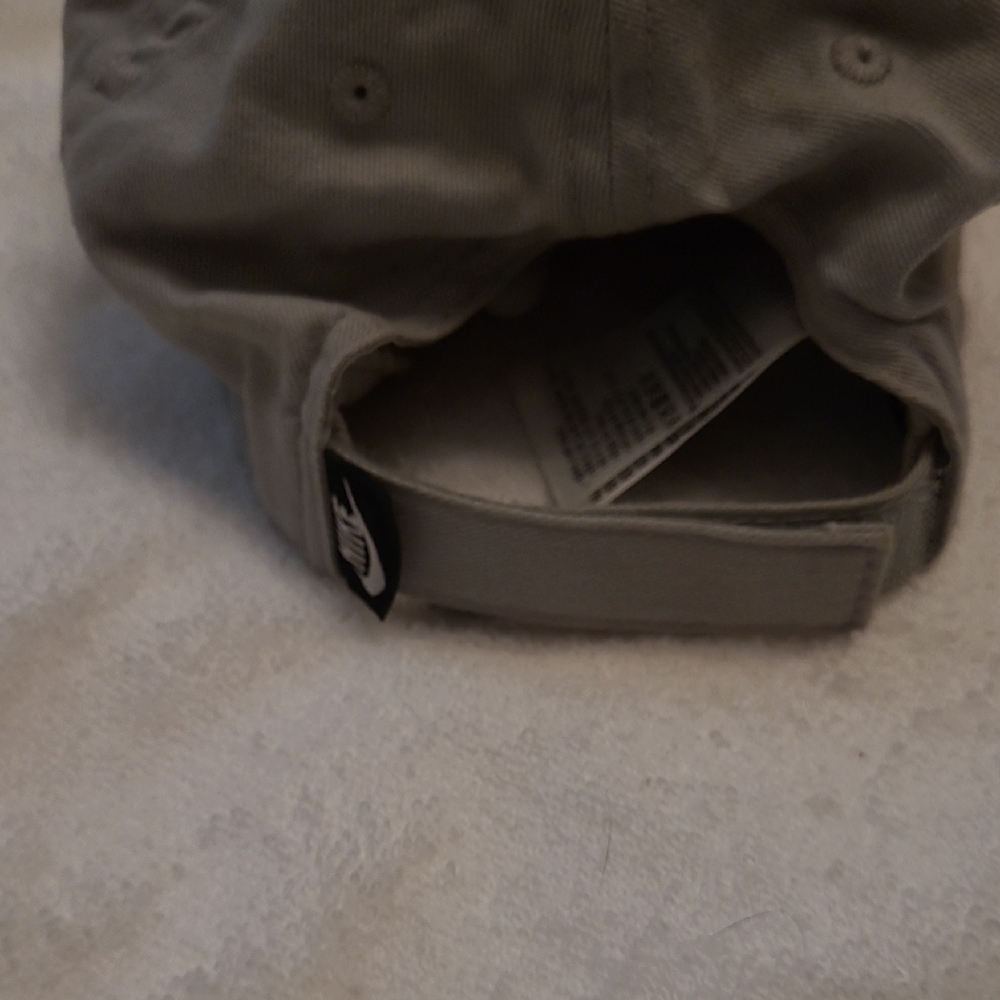 Nike Light Gray Cap with Logo - Picture 4 of 4